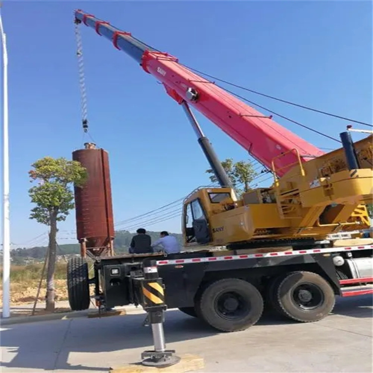 南京栖霞专业吊车租赁多少钱