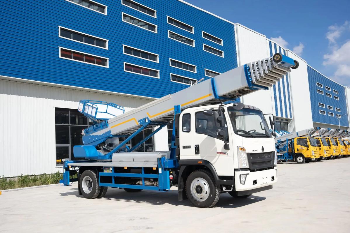 南京栖霞出租云梯车高空作业车 建筑垃圾搬运